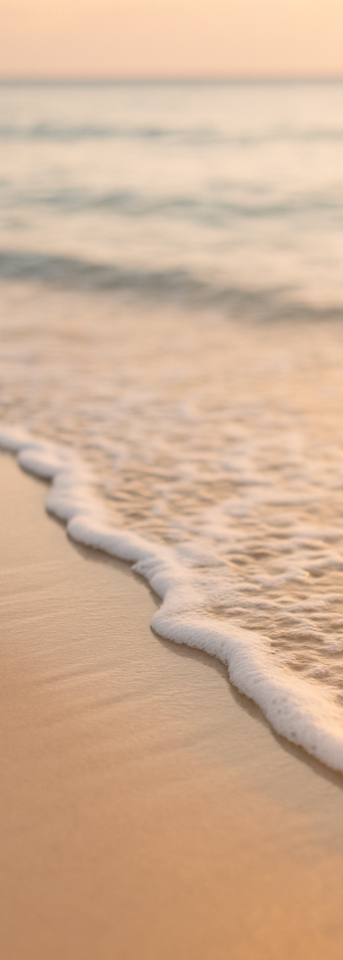 Sanfte Wege aus der Überlastung – SeelenAnker Coaching Ruhige Meereswellen am Strand als Symbol für Entspannung und sanfte Wege aus der Überlastung.