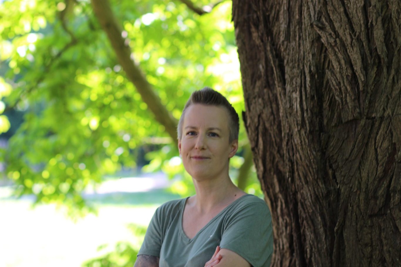 Kathrin Lukoschek – Gründerin von SeelenAnker-Coaching Portrait von Kathrin Lukoschek, Sozialpädagogin, systemische Coachin, Hypnose-Coach und Gründerin von SeelenAnker-Coaching in Celle.